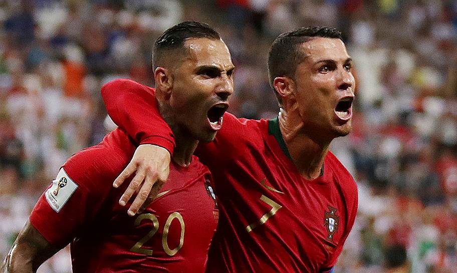 В матче против Ирана за сборную Португалии впервые на чемпионате мира забил не Криштиану Роналду, а Рикарду Куарежма (слева)