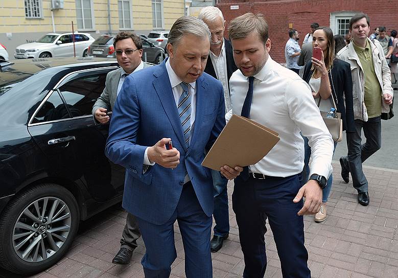 Вадим Кумин представил документы, необходимые для участия в выборах мэра Москвы от КПРФ