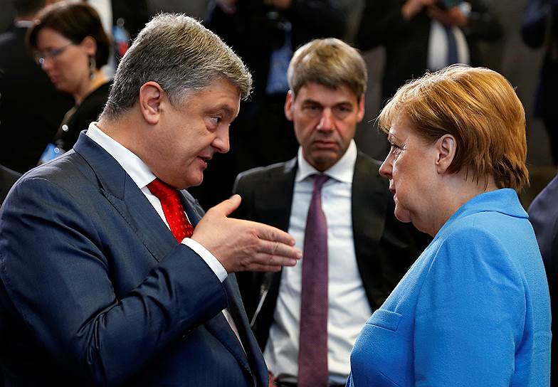Президент Украины Петр Порошенко убеждал западных коллег, в том числе канцлера ФРГ Ангелу Меркель, что его стране нужно открыть дверь в НАТО