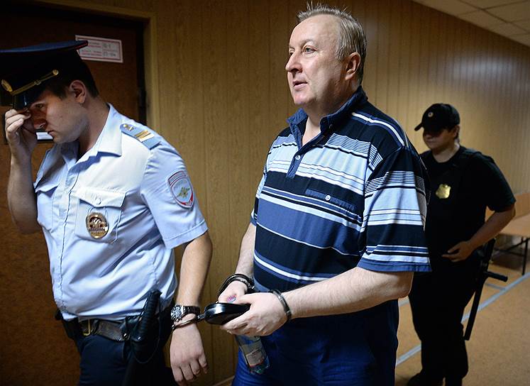 Суд вдвое сократил срок, запрошенный гособвинением для генерала Варчука