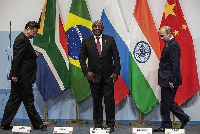 Перед президентом ЮАР в этот день склонили головы даже председатель КНР и президент России
