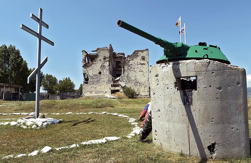 Россия обещает и впредь защищать Южную Осетию и помогать ей восстанавливаться после войны