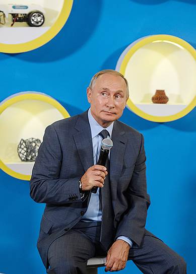 На встрече с молодыми победителями международных олимпиад Владимир Путин и сам, кажется, чувствовал себя не только победителем, но и молодым