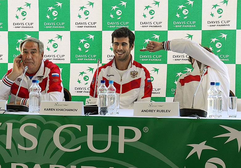 Президент Федерации тенниса России Шамиль Тарпищев, российские теннисисты Карен Хачанов и Андрей Рублев 