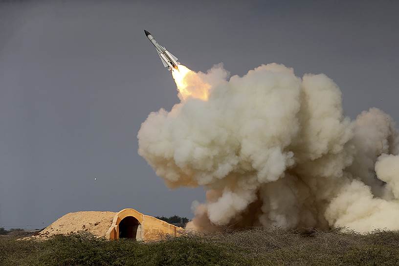Ракета, выпущенная сирийским зенитным ракетным комплексом С-200 уже после того, как израильские истребители F-16 улетели на базу, сбила заходящий на посадку российский разведывательный самолет Ил-20
