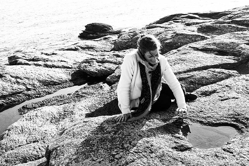 Роми Шнайдер в исполнении Мари Баумер чаще смеется, чем плачет, больше скачет по прибрежным скалам, чем корчится на ковре в номере