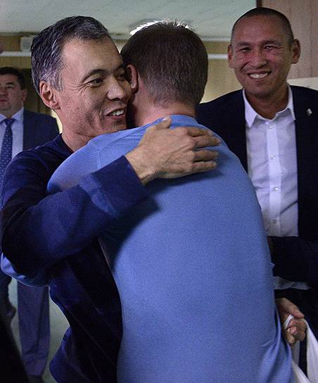 Жомарт Ертаев (слева) избежал выдачи Казахстану, получив в России убежище