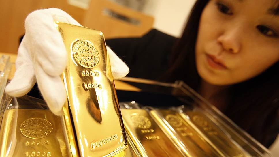 Почему инвесторы сокращают вложения в золото