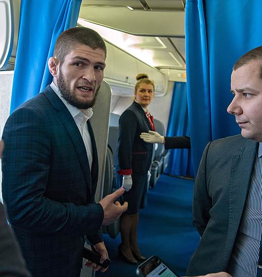 Рано утром самолет с Хабибом Нурмагомедовым на борту взял курс на встречу с Владимиром Путиным в Ульяновске
