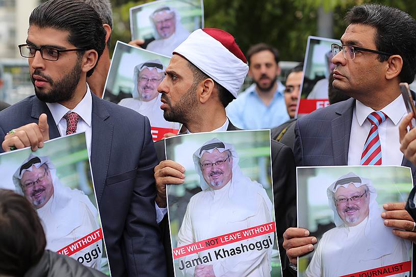 Саудовцы, живущие за рубежом, открыто возлагают вину за исчезновение журналиста Джамаля Хашокджи (на плакате) на руководство своей страны