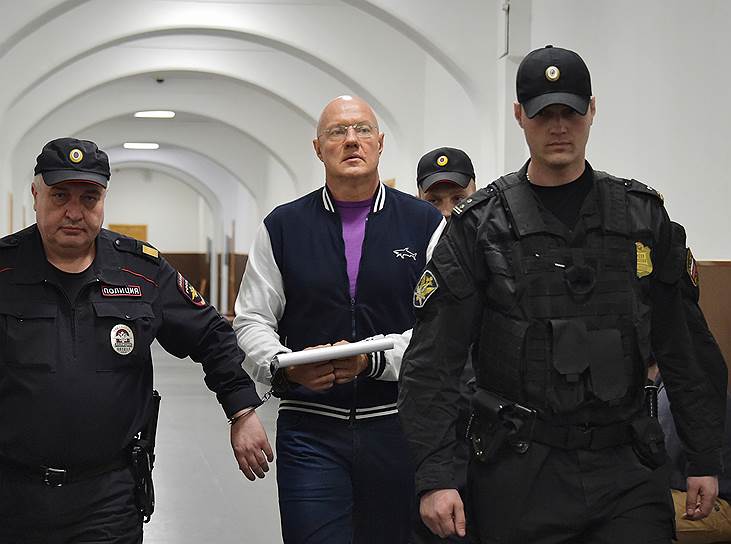 Вице-премьер Крыма Виталий Нахлупин не смог убедить суд его не арестовывать