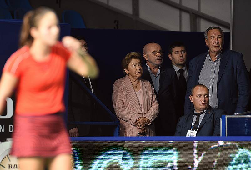Вдова первого президента России Наина Ельцина и президент Федерации тенниса России Шамиль Тарпищев (справа)
