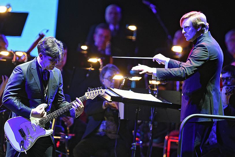 Гитарист Георгий Каспарян и дирижер Антон Шабуров бережно обошлись с песнями группы «Кино»