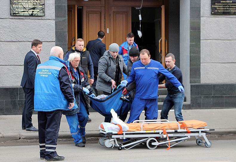 Анархист погиб на месте, три сотрудника ФСБ получили ранения