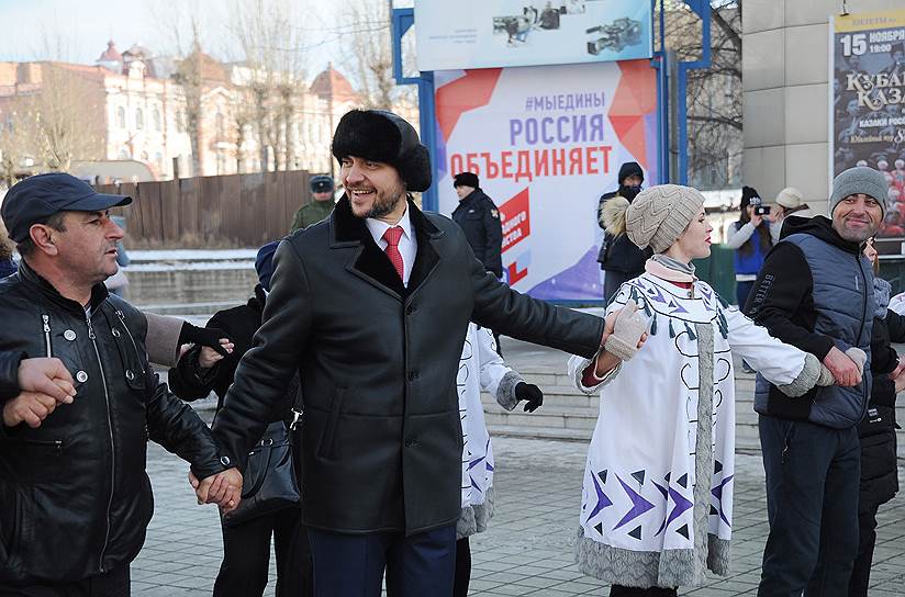 Александр Осипов (в центре) считает, что инициатива президента поспособствует получению жителям Забайкалья новых льгот и преференций
