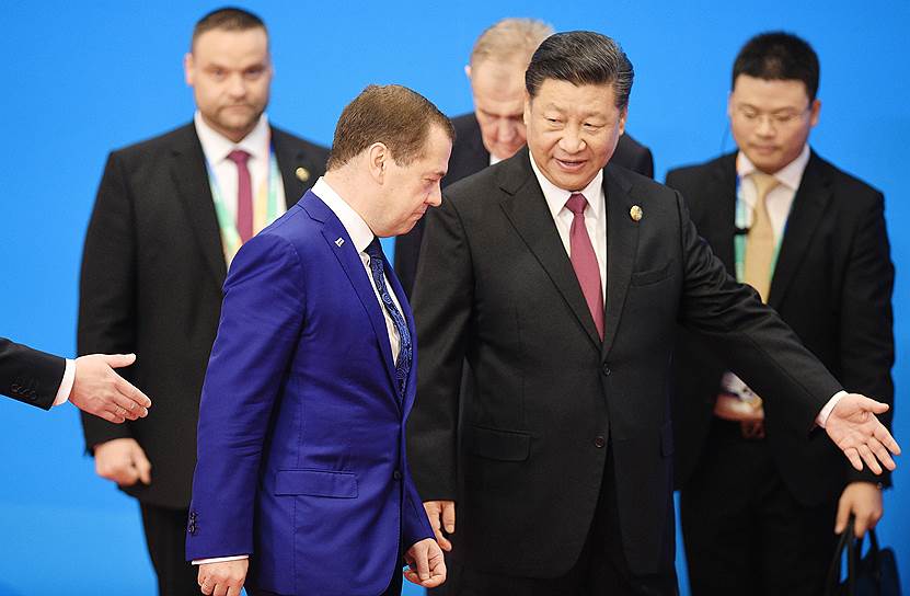 Глава правительства РФ Дмитрий Медведев использовал интерес председателя КНР Си Цзиньпина к увеличению импорта, чтобы обсудить расширение поставок в Китай российских товаров