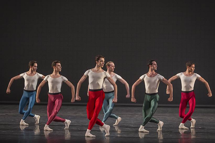 На абстрактные, но веселые «Пьесы Гласса» Джерома Роббинса до сих пор равняются современные хореографы мира