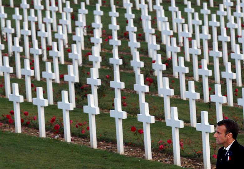 Совершая поездку по местам боевой славы Первой мировой, президент Франции Эмманюэль Макрон 6 ноября посетил военный мемориал под Верденом