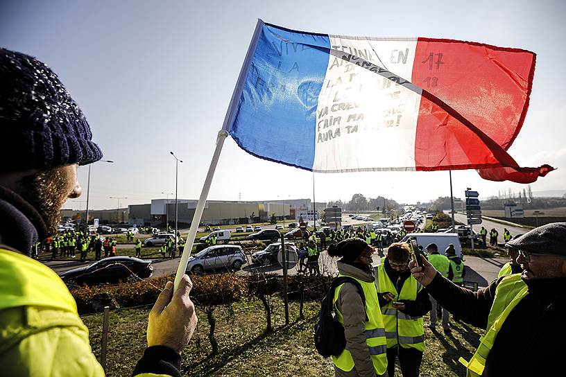 Протестные акции во Франции в эти выходные стали первой пробой сил созданного в социальных сетях движения «желтых жилетов»