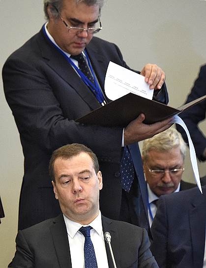 Премьер-министр РФ Дмитрий Медведев позитивно оценил взаимную торговлю стран ЕАЭС и предложил продолжать ликвидацию препятствий на внутренних рынках союза