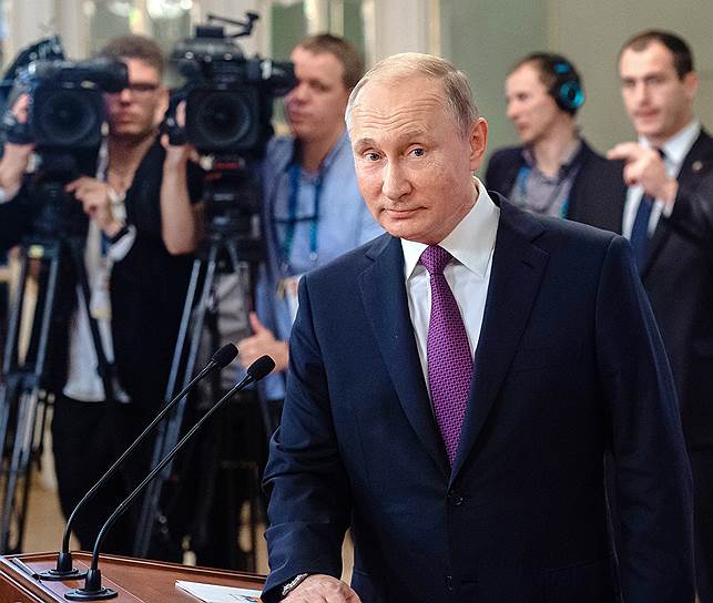 На пресс-конференции в Буэнос-Айресе Владимира Путина интересовали не только вопросы журналистов, но и они сами