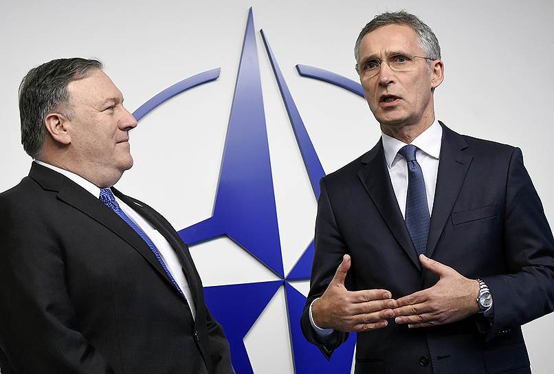 На заседании НАТО в Брюсселе госсекретарь США Майк Помпео (слева) и генсек НАТО Йенс Столтенберг постарались продемонстрировать, что по вопросу «дестабилизирующего поведения России» у США и их европейских союзников нет разногласий