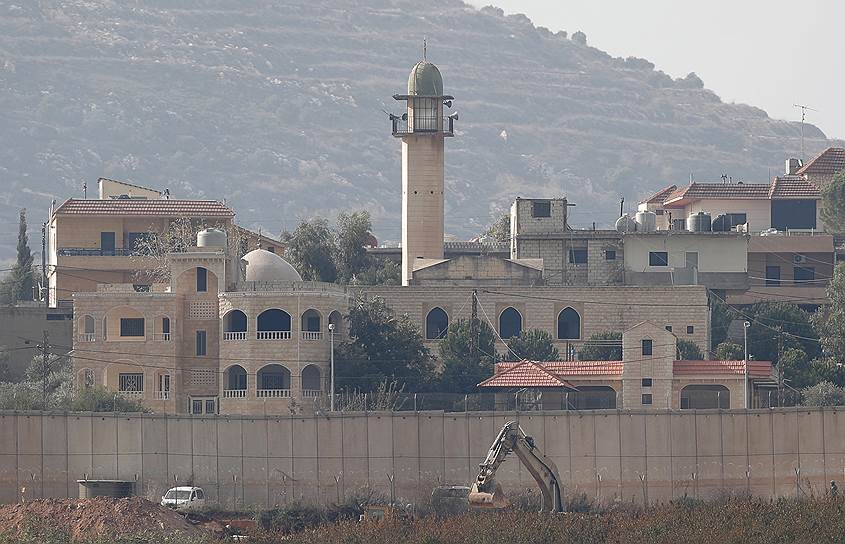 «Хезболла» несколько лет строила туннели через границу. Входы в них расположены в жилых домах в Ливане, а выходы — на территории Израиля