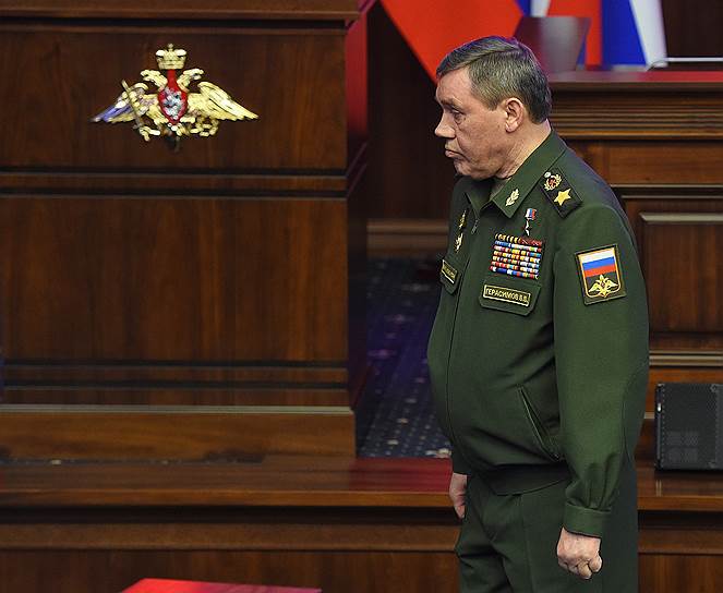 Начальник Генштаба ВС РФ Валерий Герасимов обвинил американцев в том, что, вместо того чтобы бороться с террористами в Сирии, они ведут дело к расчленению страны