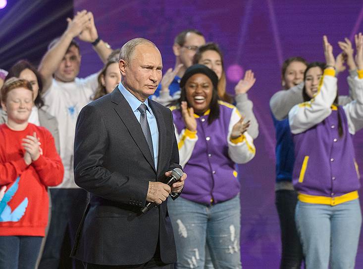Владимир Путин на вручении премий добровольцам России напоминал себя годичной давности