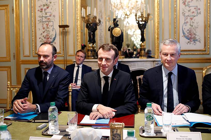 Слева направо: премьер-министр Франции Эдуар Филипп, президент Эмманюэль Макрон и министр финансов Брюно Ле Мер