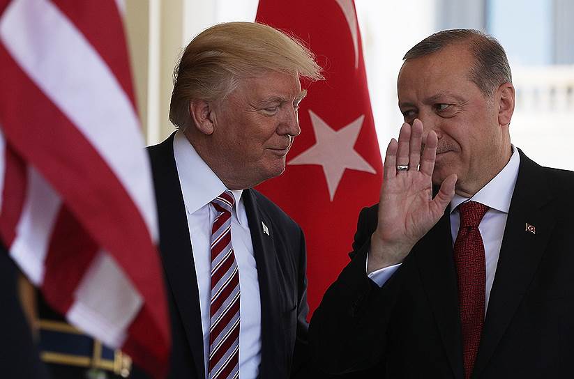 Эксперты уверены, что решение о выводе войск из Сирии является результатом закулисных договоренностей между президентом США Дональдом Трампом и его турецким коллегой Реджепом Тайипом Эрдоганом