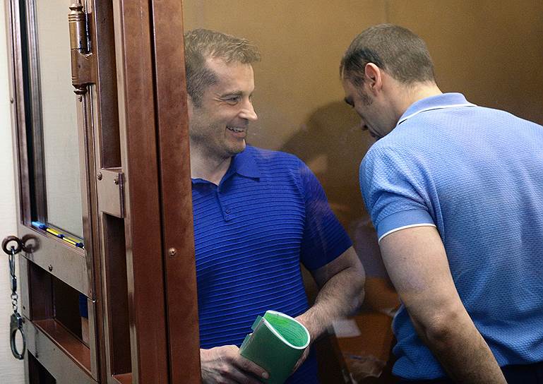 В Нота-банке, экс-совладельцы которого Дмитрий Ерохин (слева) и его брат Вадим (справа) находятся под судом по делу о хищении, выявили еще одну аферу, проведенную перед банкротством