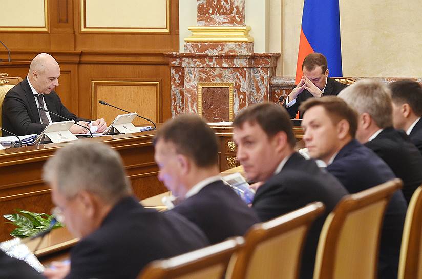 Назначение министра финансов Антона Силуанова первым вице-премьером позволило считать правительство РФ, назначенное в мае, в значительной степени новым