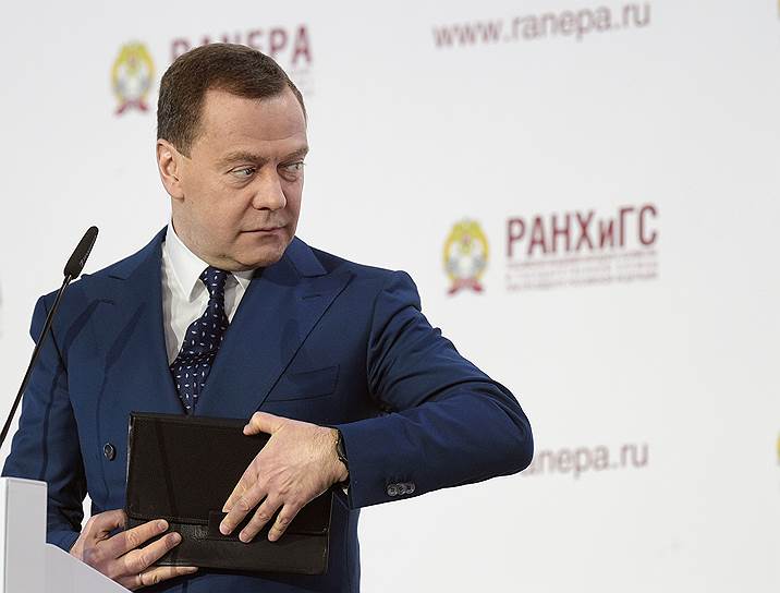 Дмитрий Медведев пообещал предпринимателям, что процесс ликвидации ненужных требований к ним не растянется бесконечно и затронет больше документов, чем ожидалось