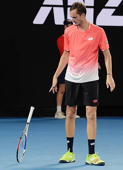 В 1/8 финала Australian Open ракетка Даниила Медведева не помогла ему справиться с лидером мирового рейтинга Новаком Джоковичем