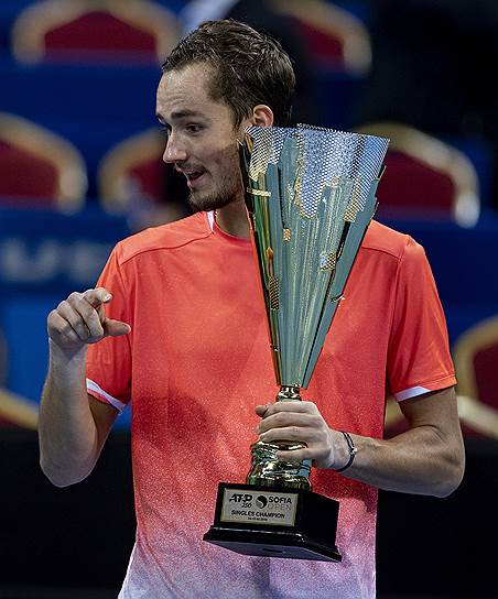 Победа Даниила Медведева на турнире в Софии позволила ему выйти в лидеры по выигранным в этом году матчам, доведя их число до 11