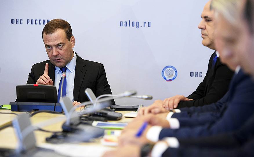 Дмитрий Медведев предложил распространить опыт возглавляемой Михаилом Мишустиным ФНС по удаленному взаимодействию с налогоплательщиками и на другие госорганы