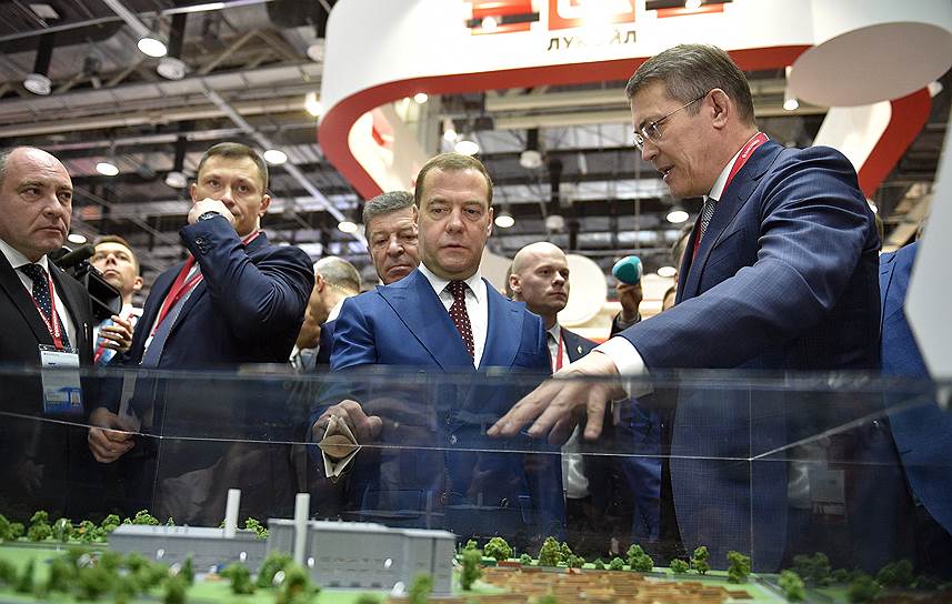 Дмитрий Медведев сообщил в Сочи губернаторам: согласие правительства о будущих точках роста экономики достигнуто и зафиксировано стратегией территориального развития