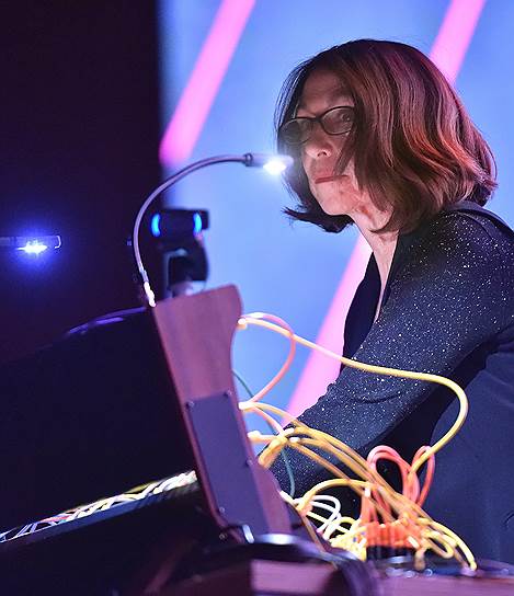 Сольное шоу гранд-дамы электронной музыки было куда ярче обыденных представлений о том, что такое синтезатор