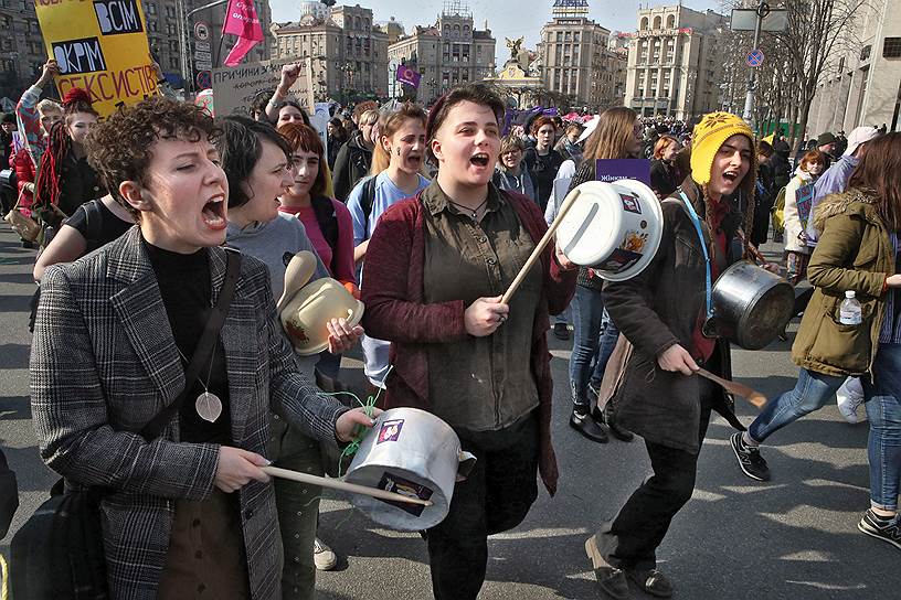 Киевлянки отметили советский праздник 8 марта «Маршем женщин» против домашнего, сексуального и психологического насилия