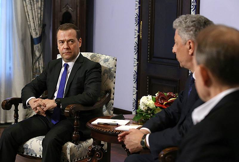 Премьер-министр РФ Дмитрий Медведев обсудил с украинскими гостями Юрием Бойко и Виктором Медведчуком «целый ряд вопросов, которые являются особенно актуальными» — в первую очередь вопрос о газе