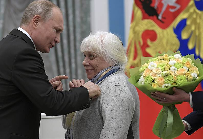 Президент России Владимр Путин и художница Франческа Ярбусова