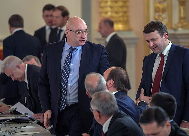 Членам российской делегации и бизнесменам не сиделось на месте перед встречей с Владимиром Путиным и Реджепом Тайипом Эрдоганом