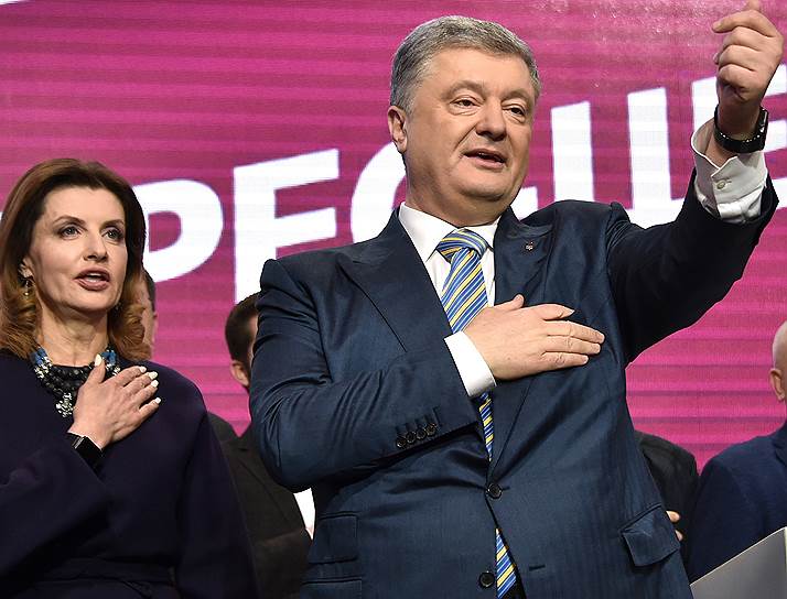Пока еще действующий президент Украины Петр Порошенко заверил своих сторонников, что из политики никуда уходить не собирается