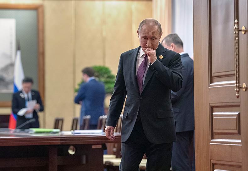 Президент Владимир Путин на каждых следующих из пяти переговоров сосредотачивался все больше и больше