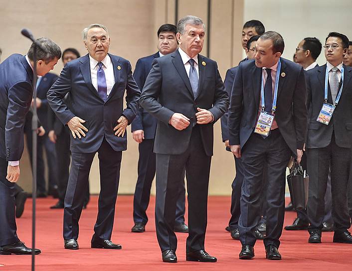 Бывший президент Казахстана Нурсултан Назарбаев пока не теряет связи с внешним миром