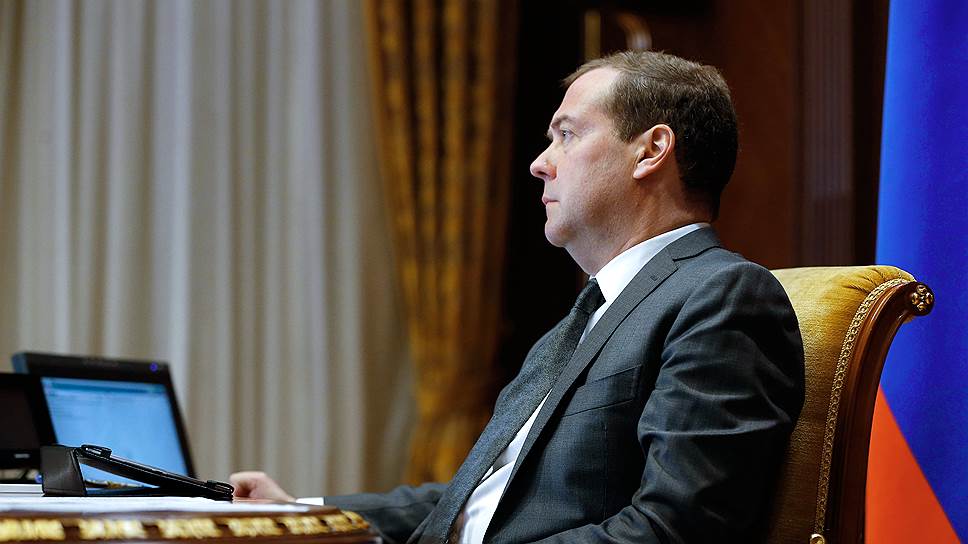 За что Дмитрий Медведев ругал вчера правительство и губернаторов