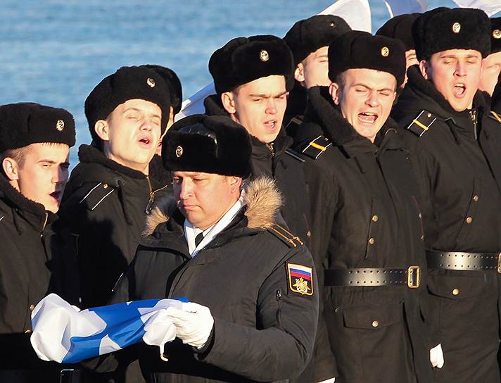 Дениса Сопина (крайний слева) как виновника кораблекрушения обязали оплатить ремонт подводной лодки