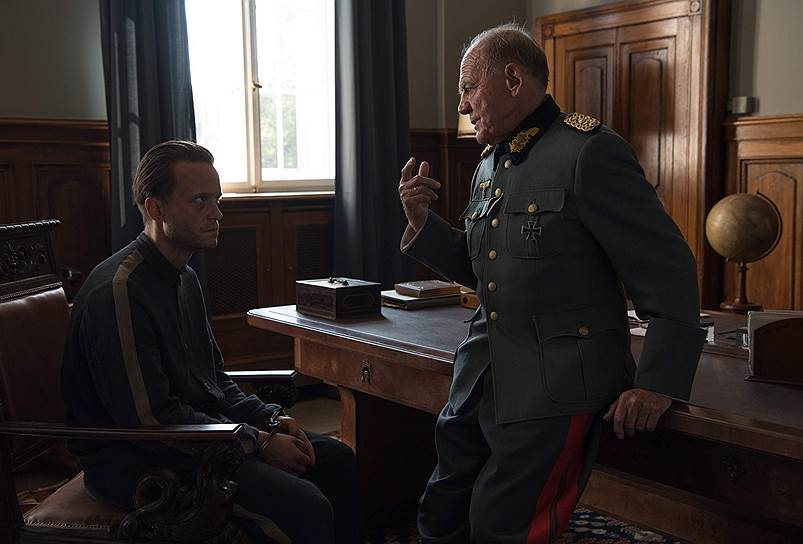 Герой «Тайной жизни» Терренса Малика Франц (Аугуст Диль, слева) вынужден бросать вызов нацистам в одиночку