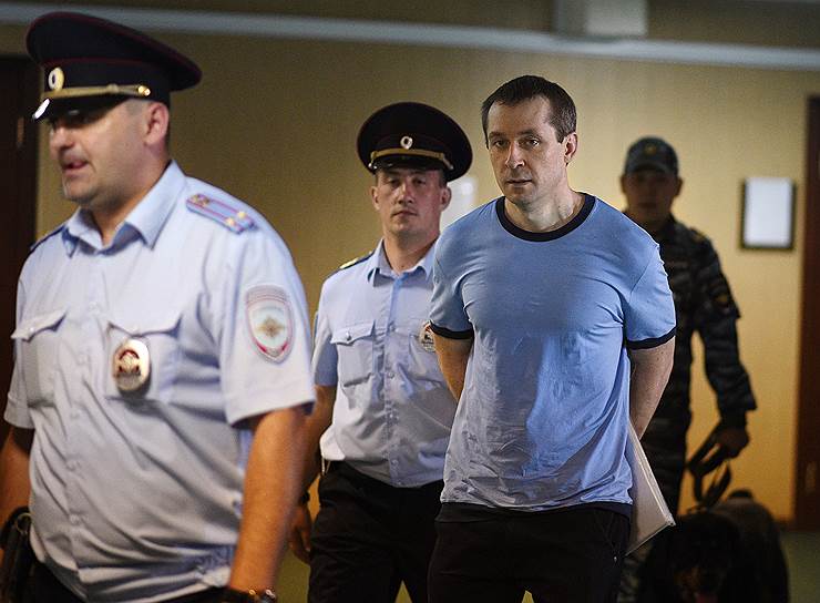 Оправдание по одному из эпизодов уголовного дела не спасло Дмитрия Захарченко (справа) от длительного срока 